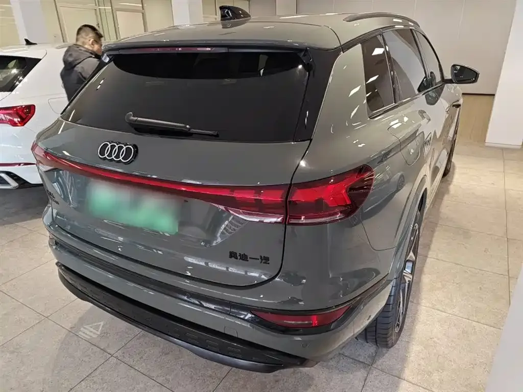Audi Q6L e-tron — фото 3