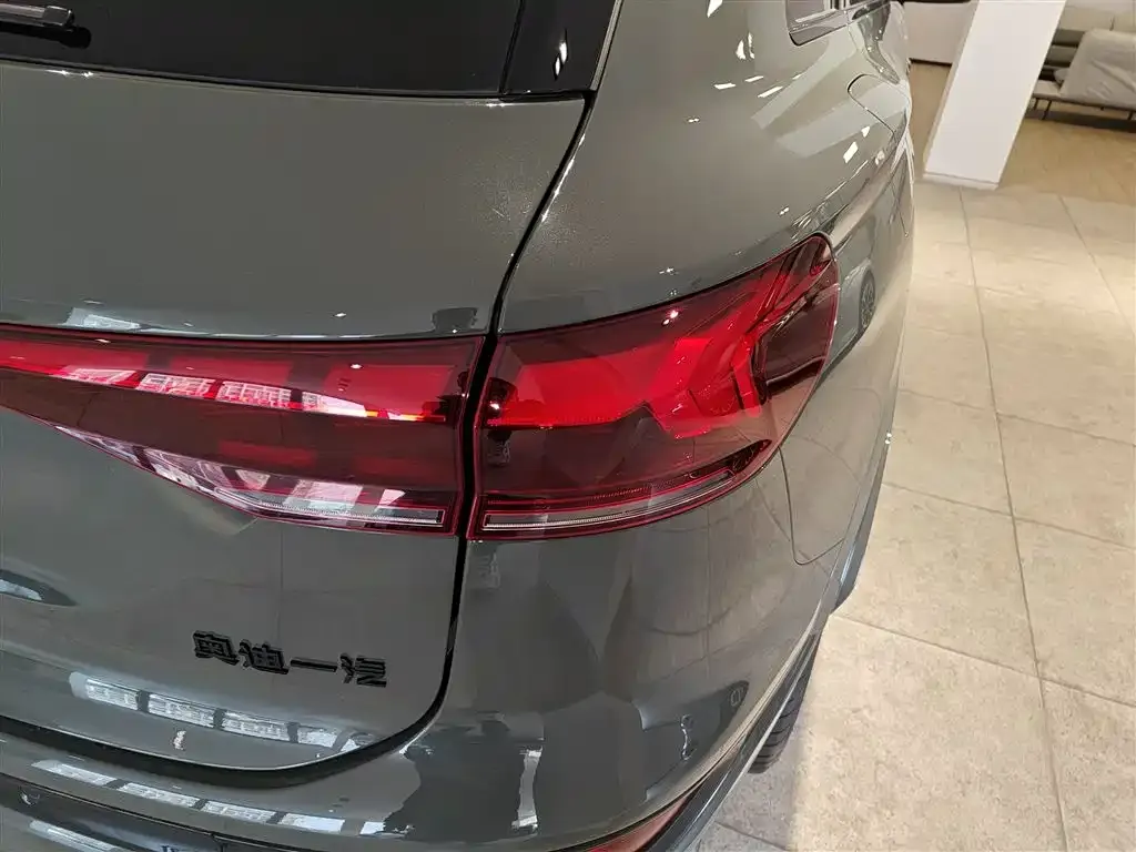 Audi Q6L e-tron — фото 7