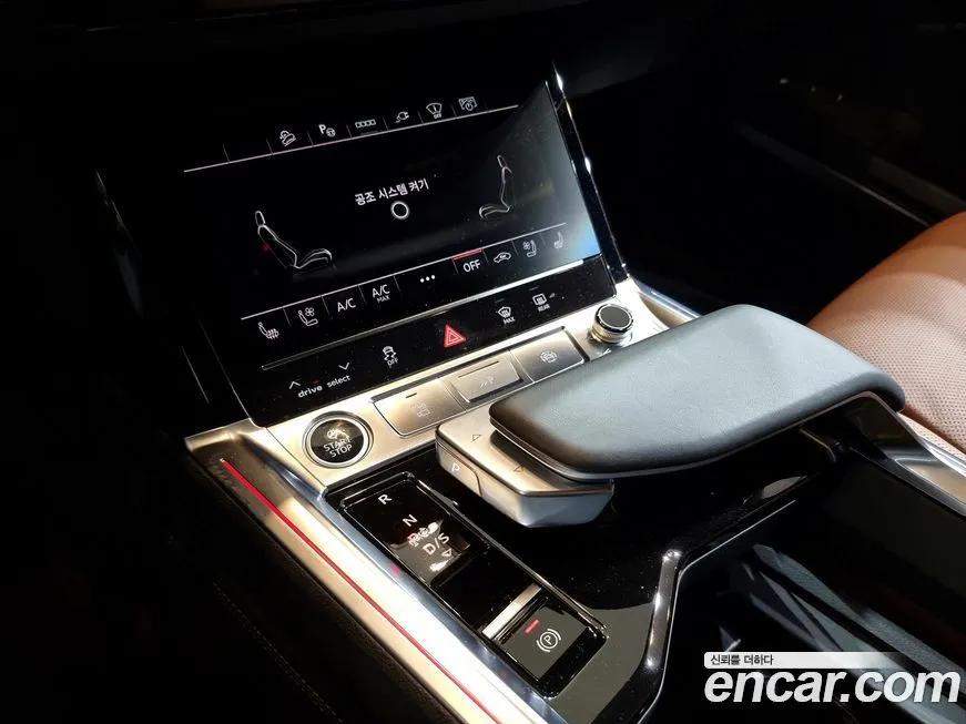 Audi Q8 e-tron — фото 10