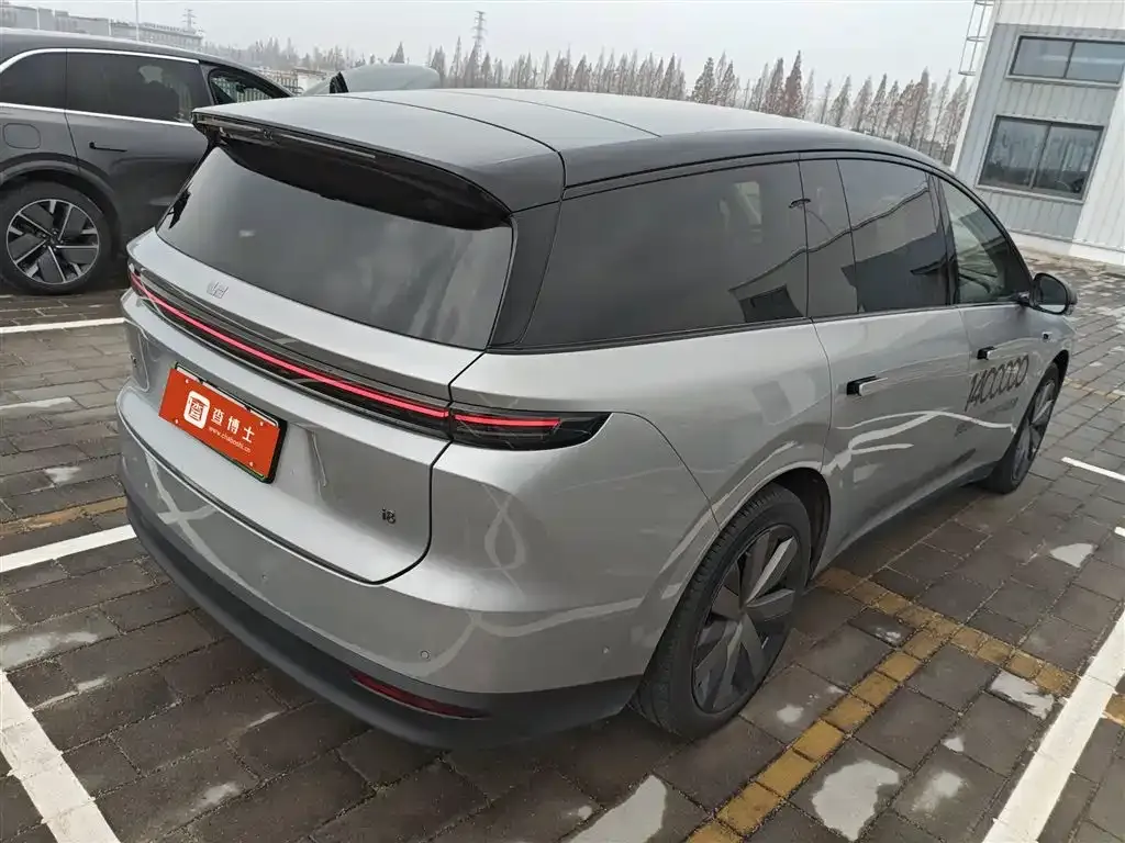 Li Auto i8 — фото 4