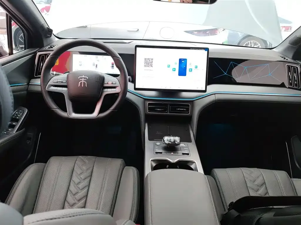 BYD L DM-i — фото 3