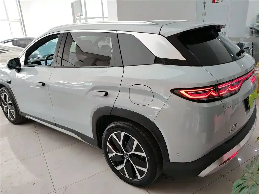 BYD L DM-i — фото 4