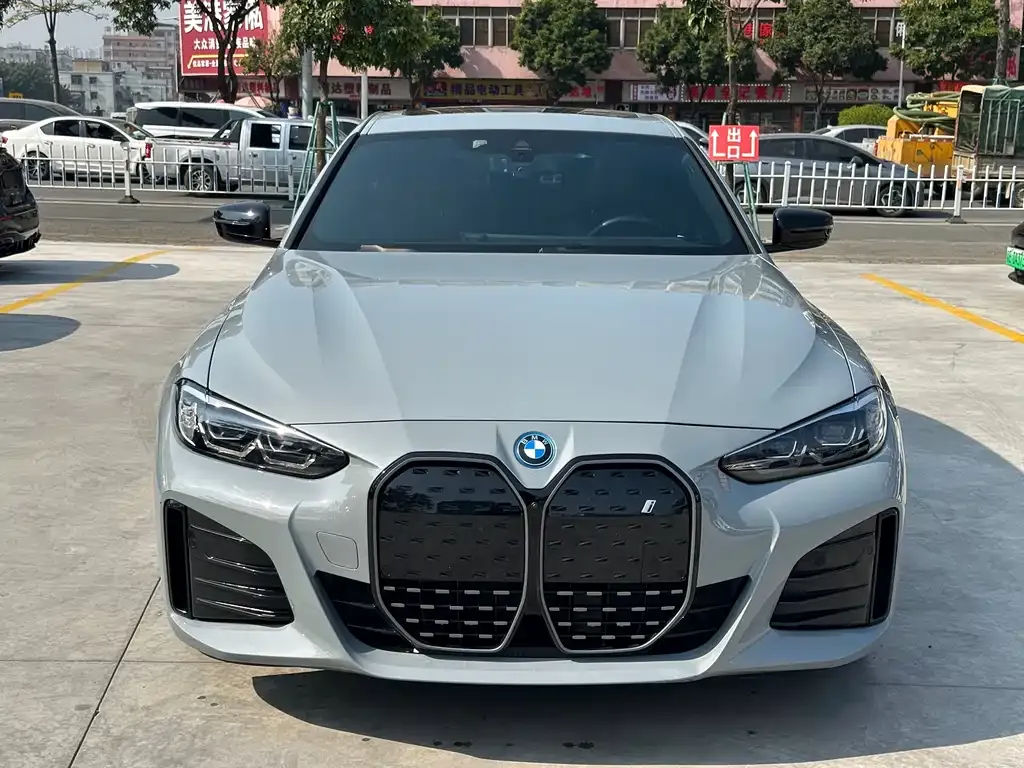 BMW i4 — фото 7