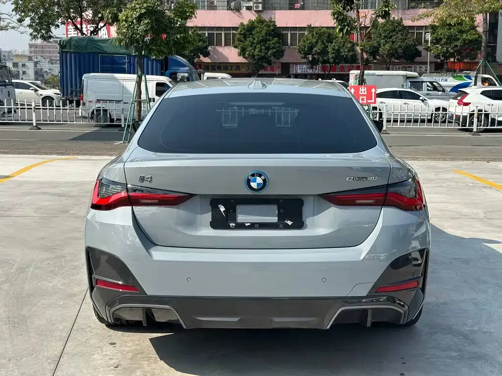 BMW i4 — фото 4
