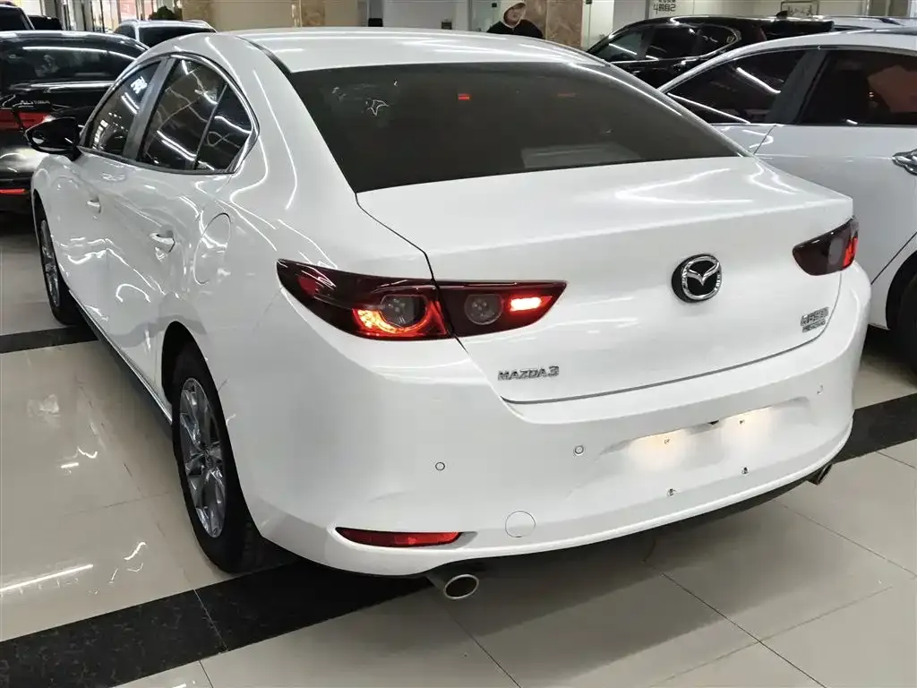 Mazda 3 Axela — фото 3