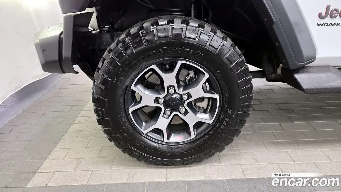 Jeep Wrangler — фото 9