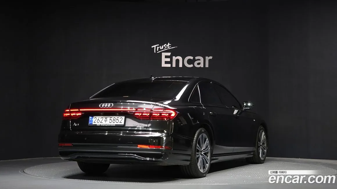 Audi A8 — фото 9