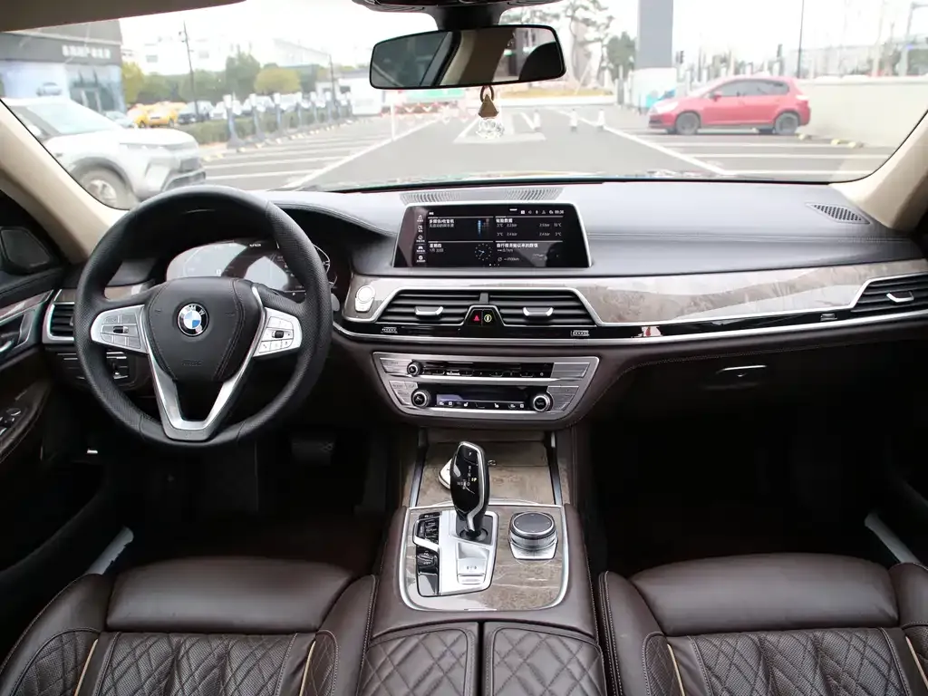 BMW 7 Series — фото 10