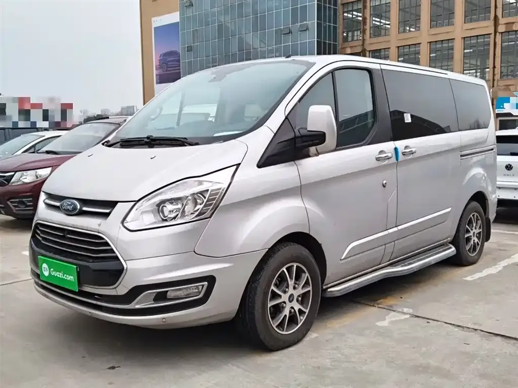 Ford Tourneo — фото 1