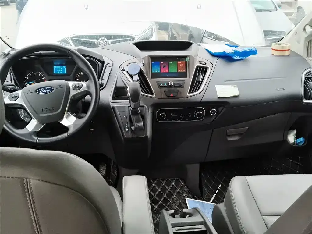 Ford Tourneo — фото 2