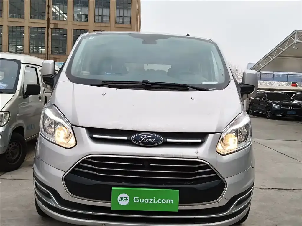Ford Tourneo — фото 10