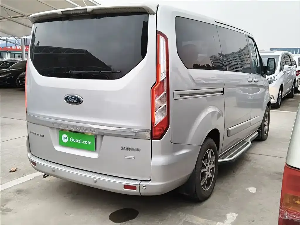 Ford Tourneo — фото 7
