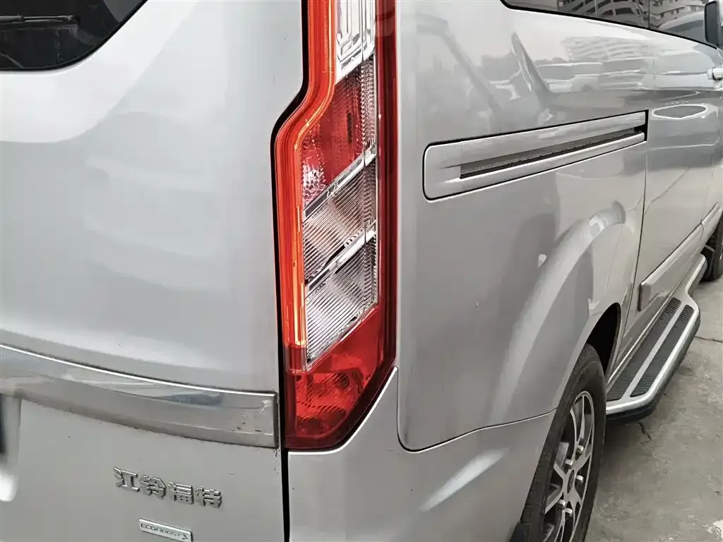Ford Tourneo — фото 5