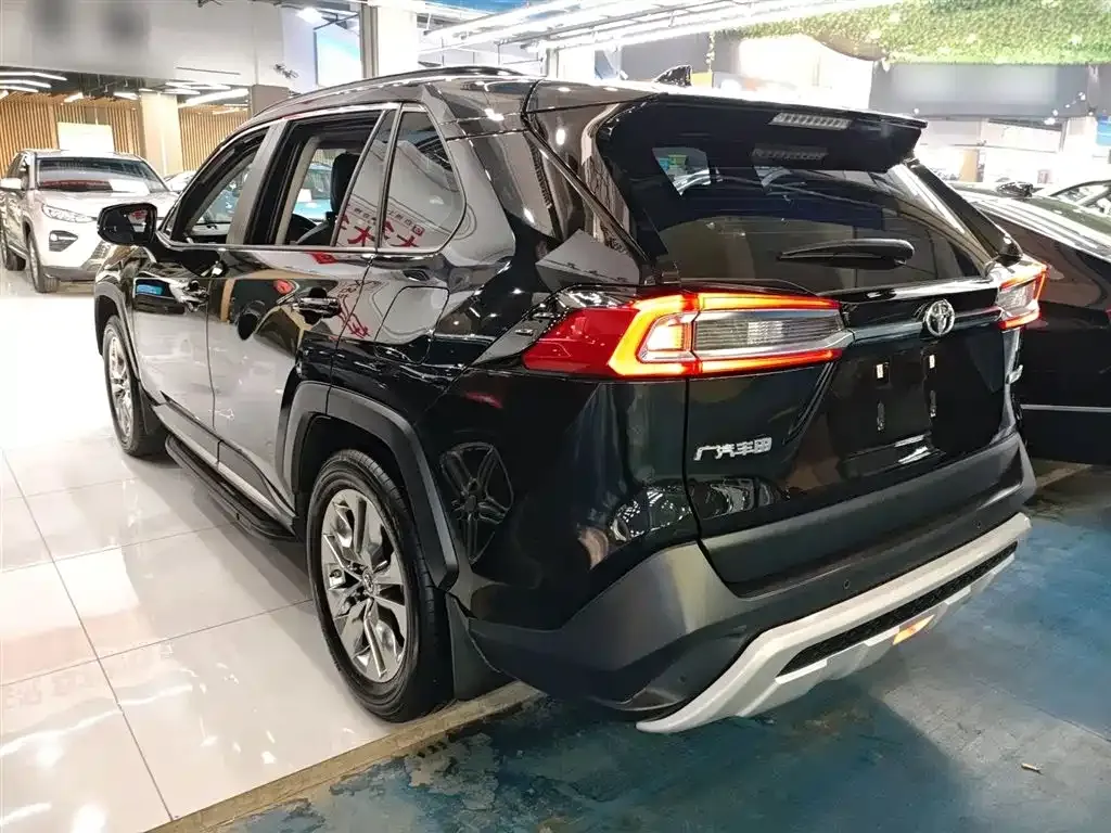 Toyota Wildlander — фото 10