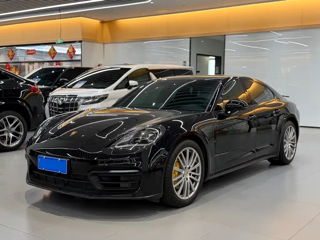 Porsche Panamera — фото 1