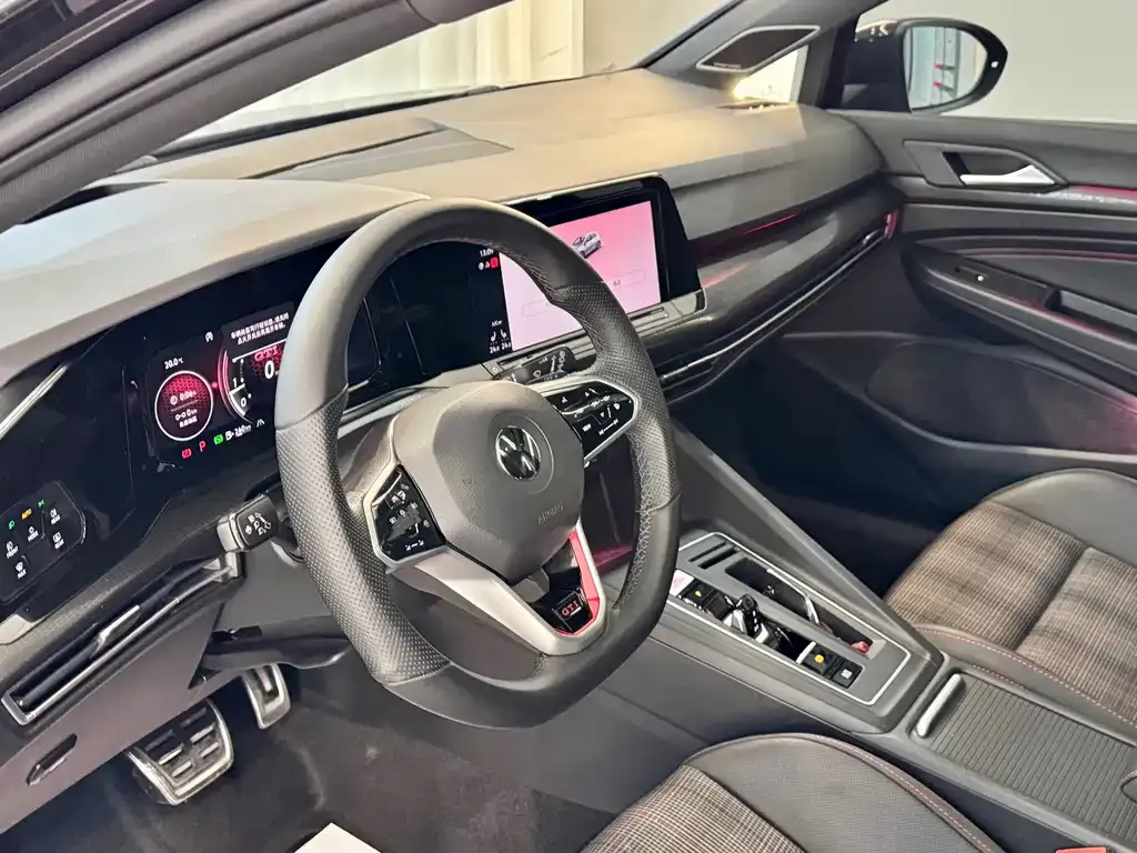 Volkswagen Golf GTI — фото 6