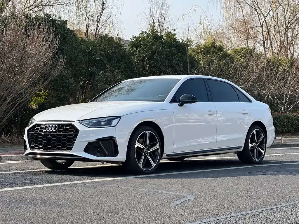 Audi A4L — фото 1