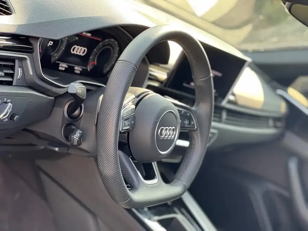 Audi A4L — фото 2