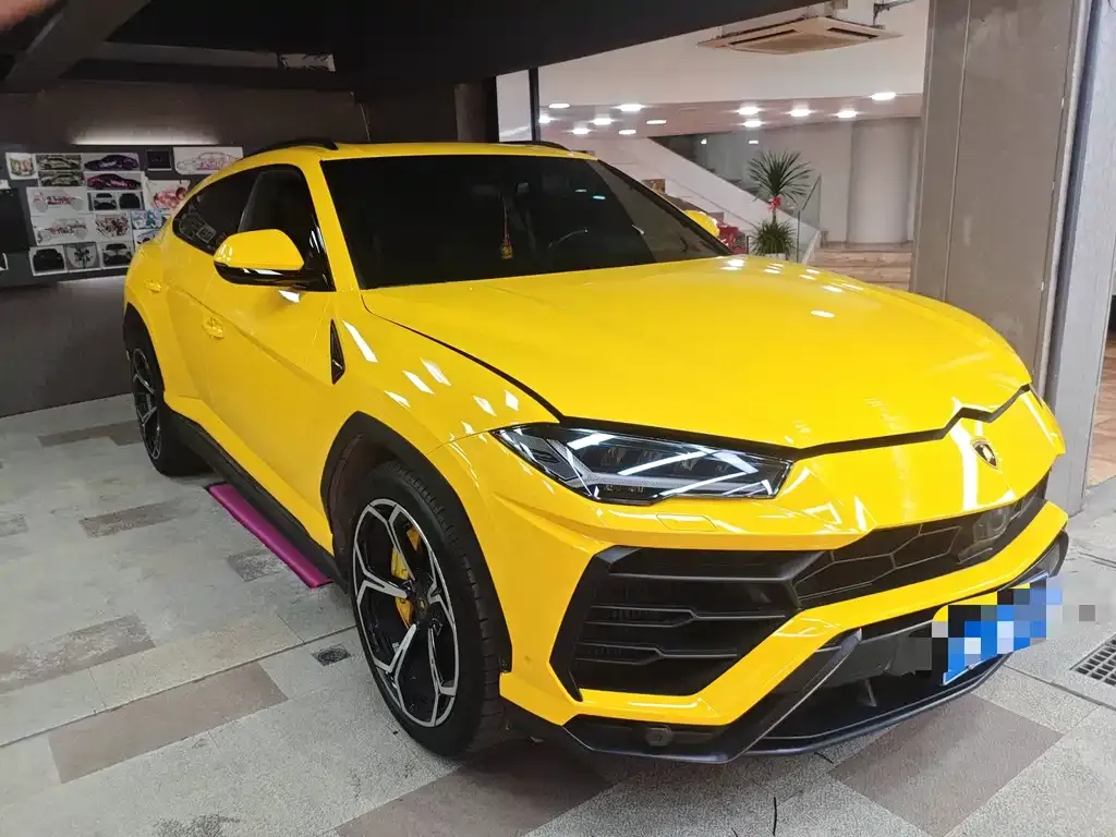 Lamborghini Urus — фото 1