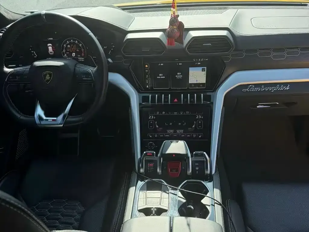 Lamborghini Urus — фото 6