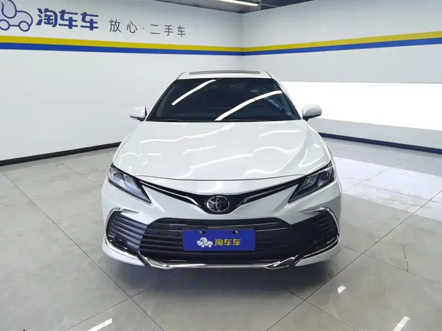 Toyota Camry — фото 4