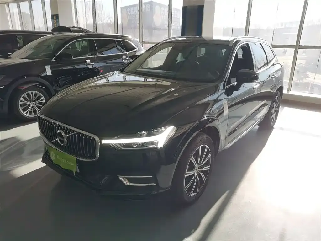 Volvo XC60 — фото 1