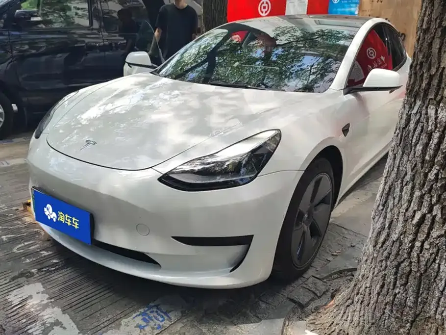 Tesla Model 3 — фото 1