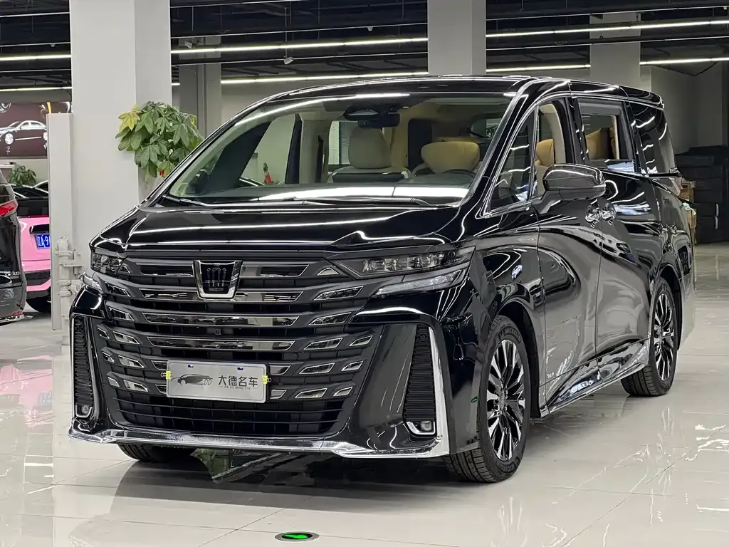Toyota Vellfire — фото 1