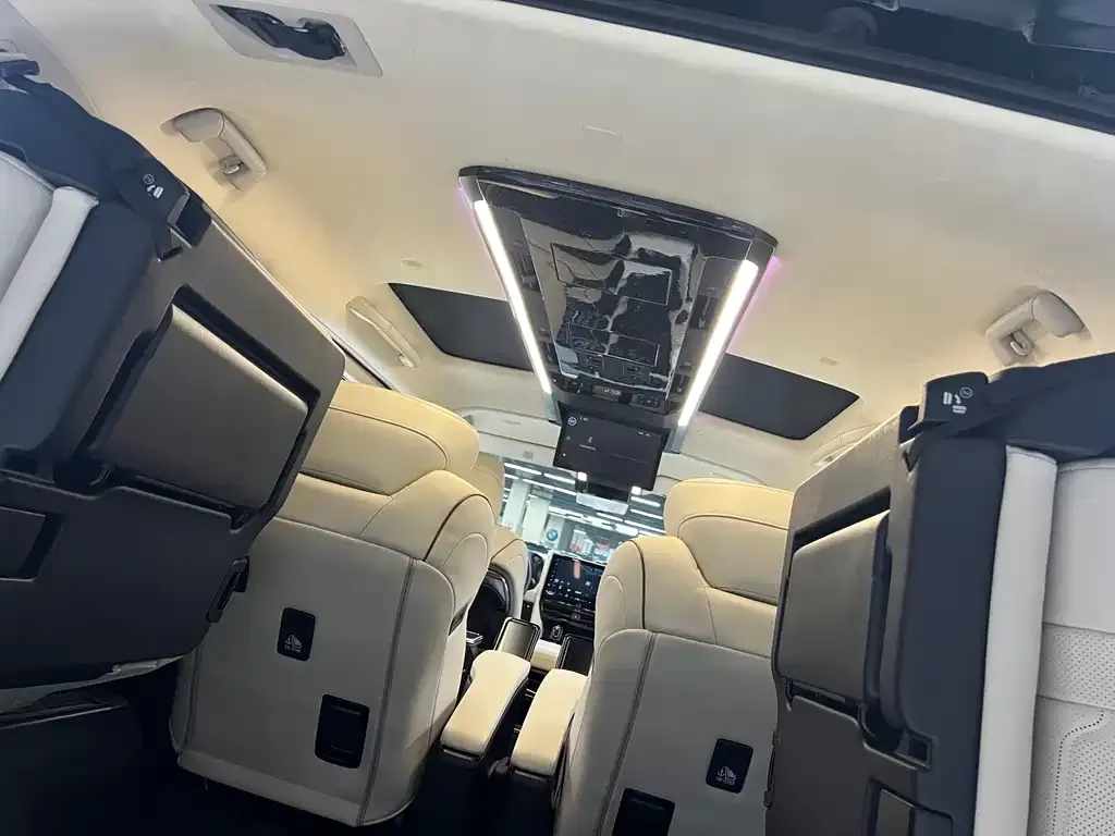 Toyota Vellfire — фото 2