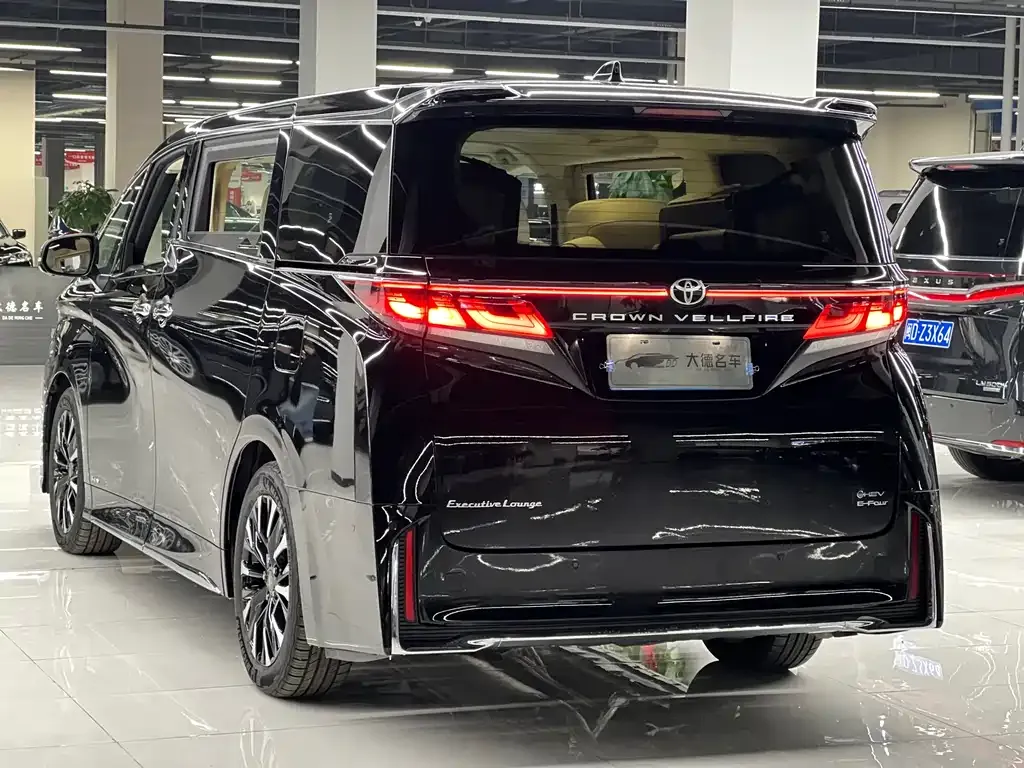 Toyota Vellfire — фото 5