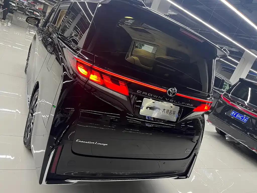 Toyota Vellfire — фото 4