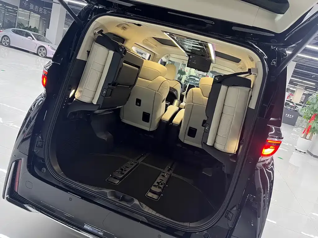 Toyota Vellfire — фото 10