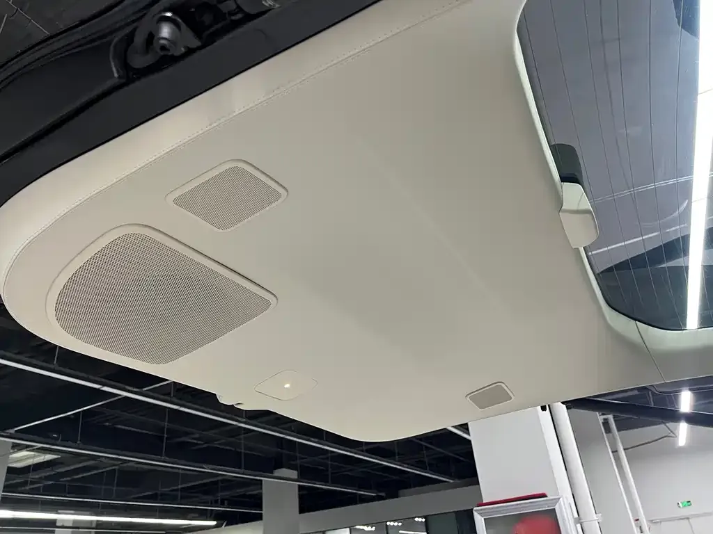 Toyota Vellfire — фото 3
