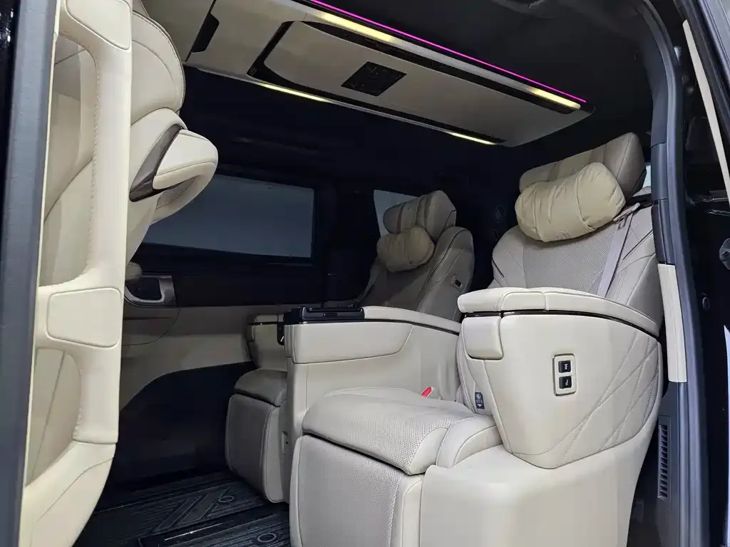 Toyota Vellfire — фото 5