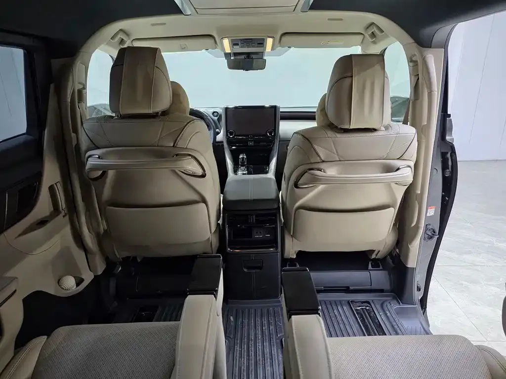Toyota Vellfire — фото 8