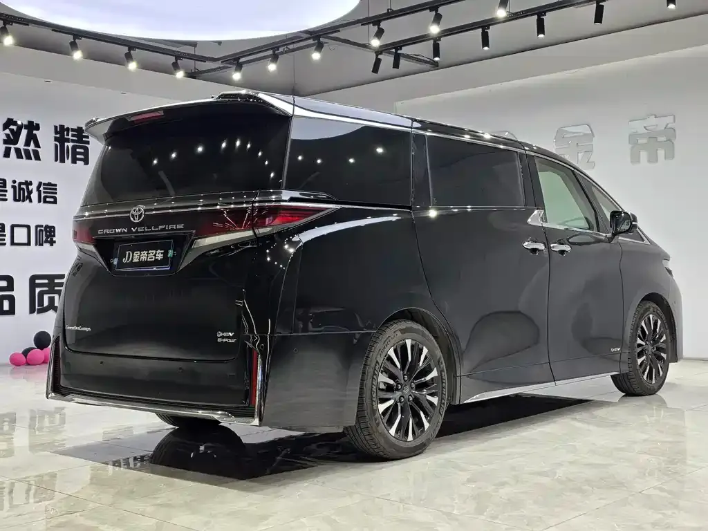Toyota Vellfire — фото 10