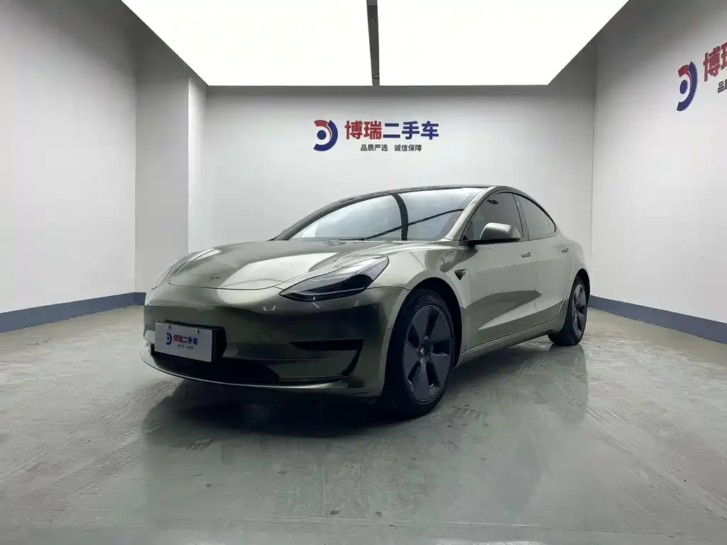 Tesla Model 3 — фото 1