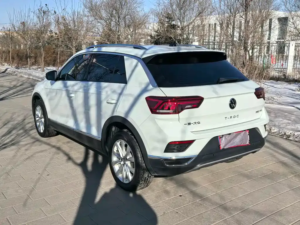 Volkswagen T-Roc — фото 10