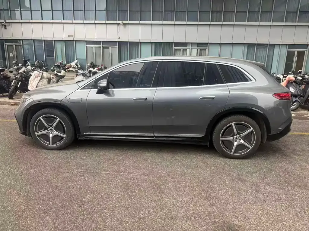 Mercedes-Benz EQS SUV — фото 10