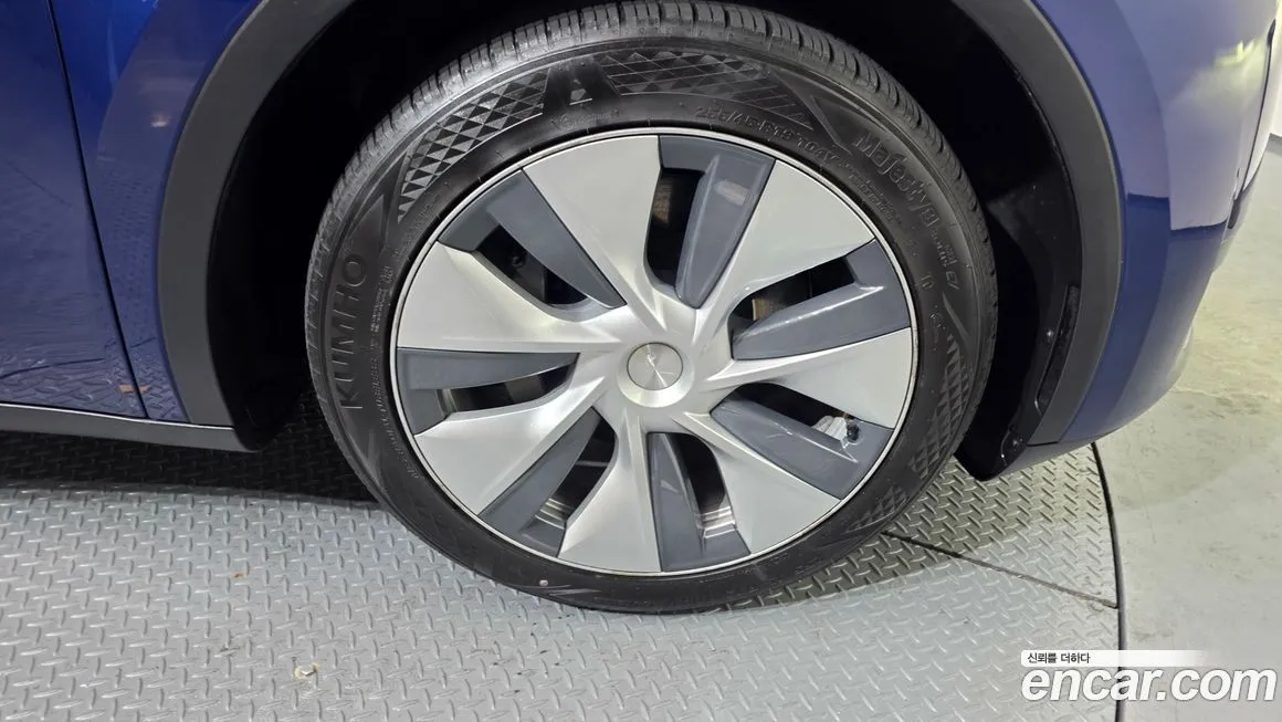 Tesla Model Y — фото 9
