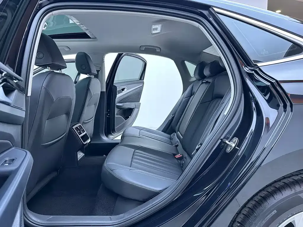 Volkswagen Passat — фото 10