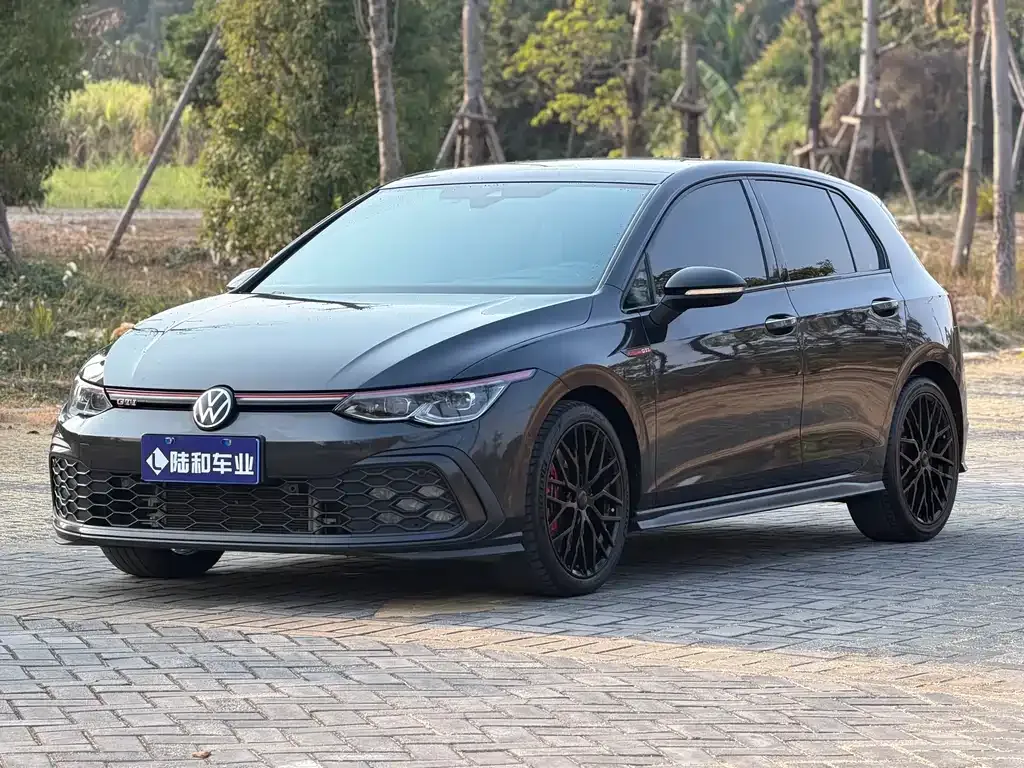 Volkswagen Golf GTI — фото 1