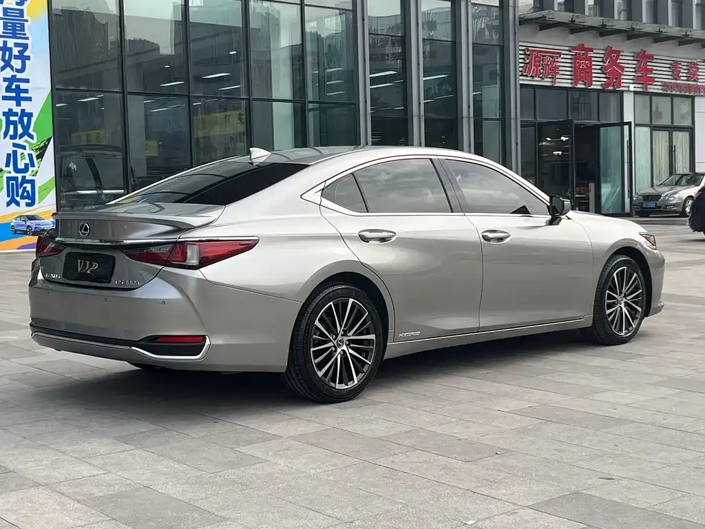 Lexus ES — фото 4
