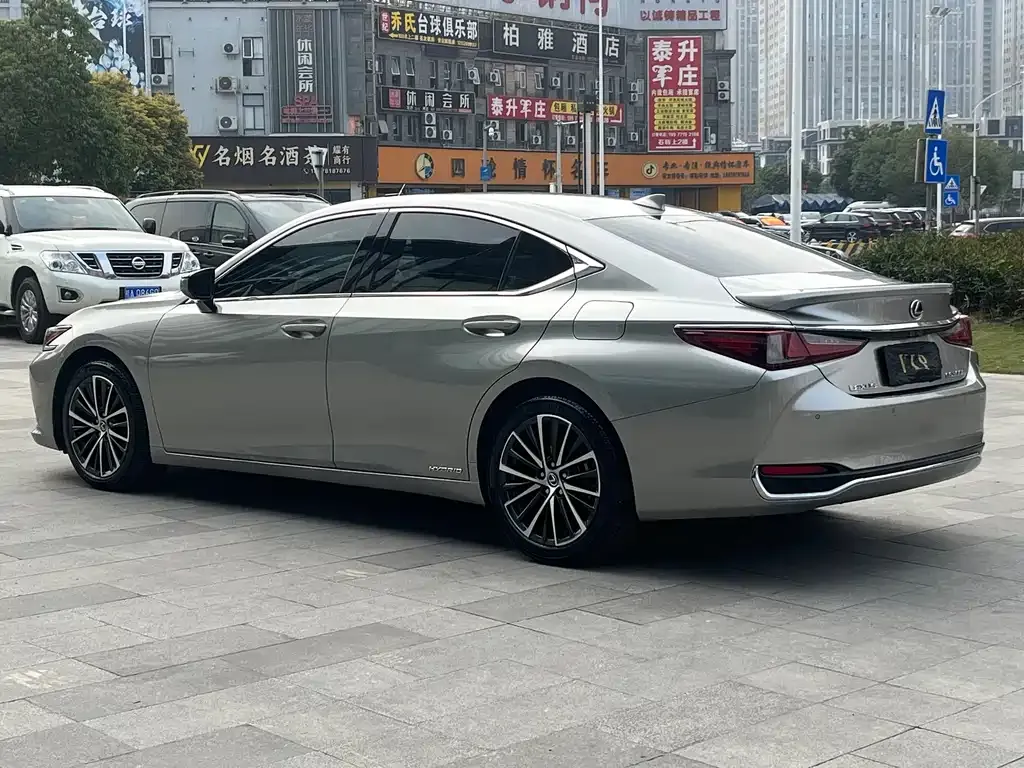 Lexus ES — фото 8