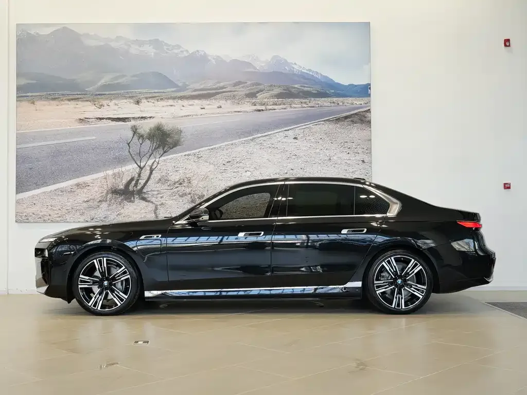 BMW i7 — фото 5