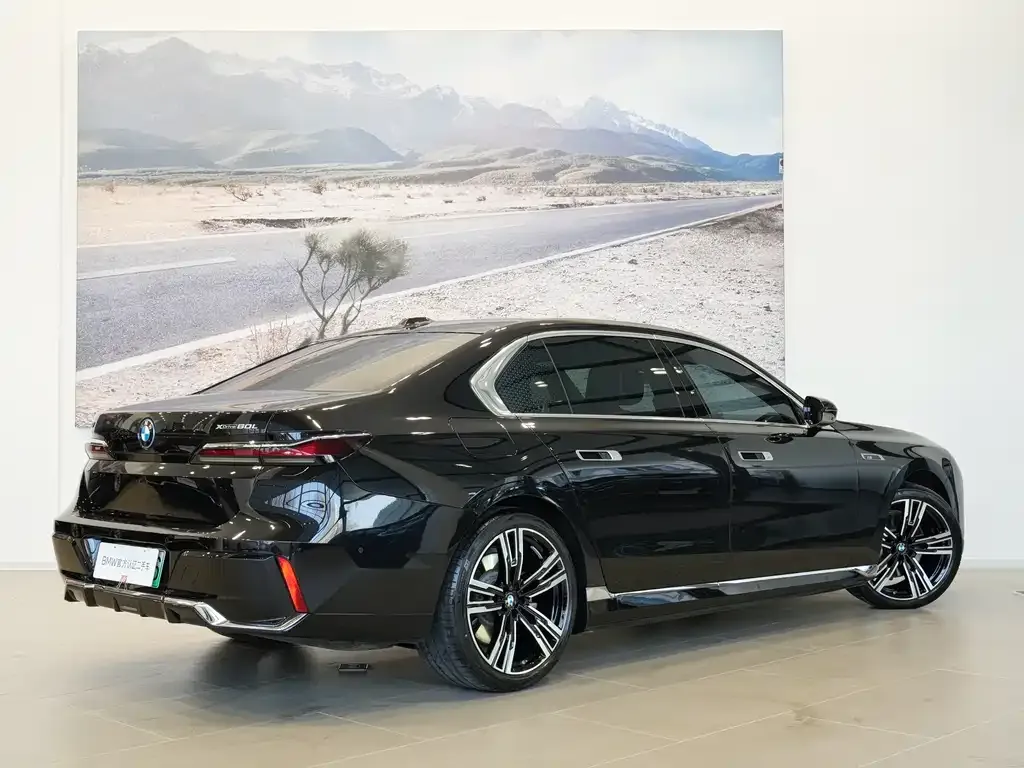 BMW i7 — фото 2