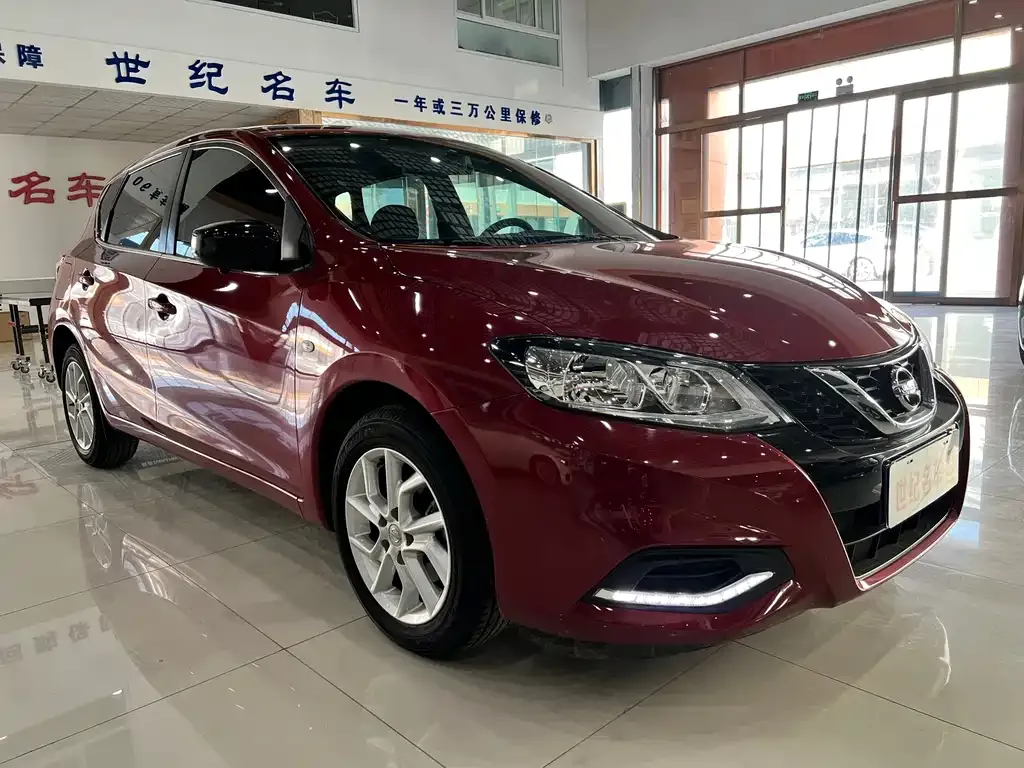 Nissan Tiida — фото 4