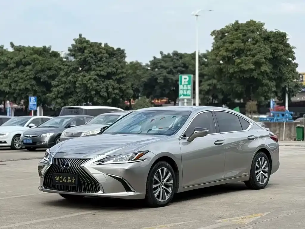 Lexus ES — фото 1