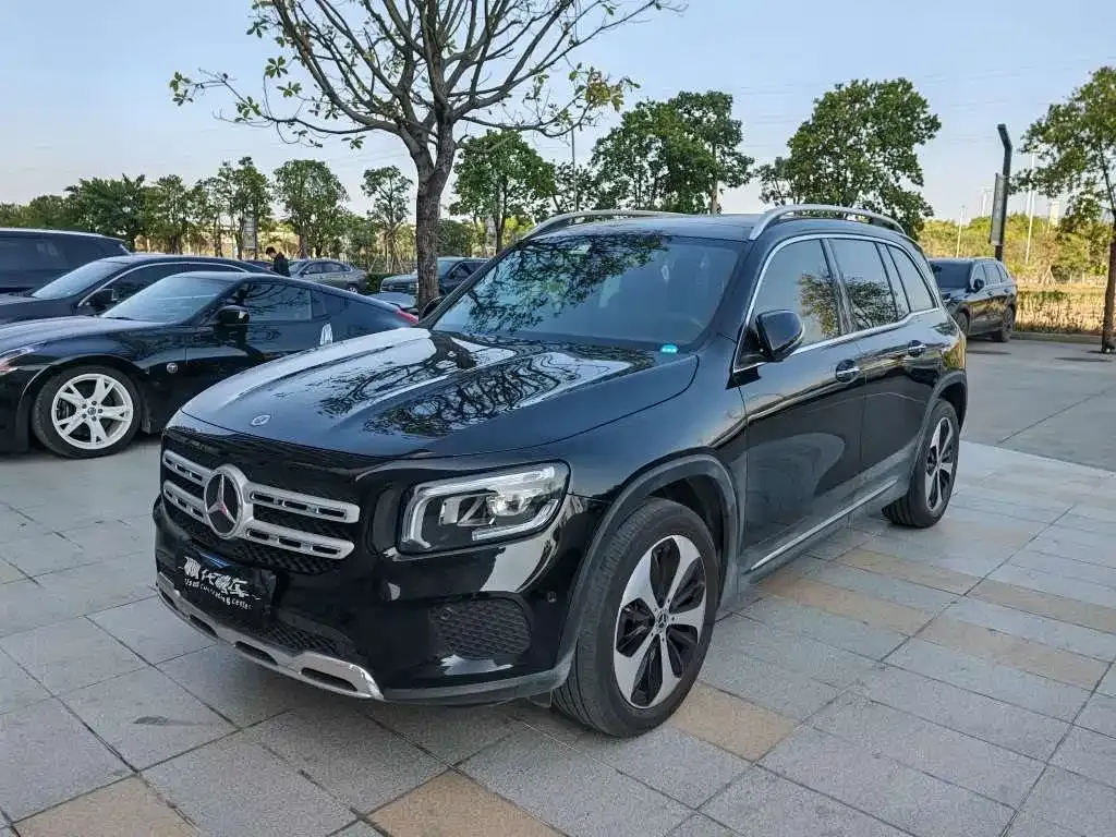 Mercedes-Benz GLB — фото 1