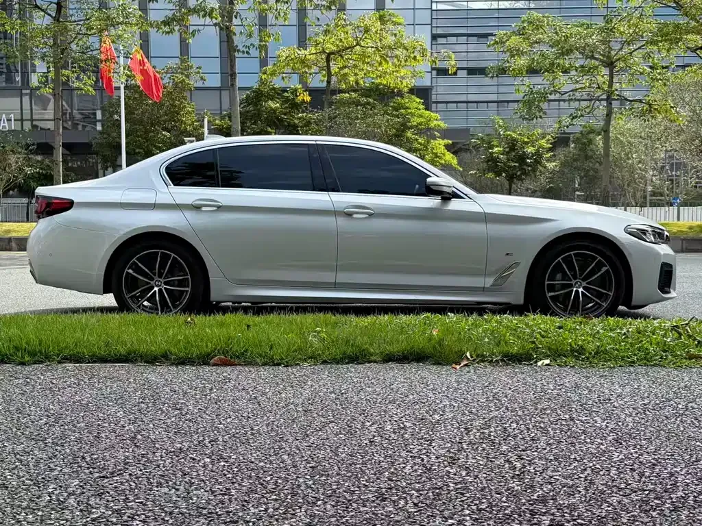 BMW 5 Series New Energy — фото 10